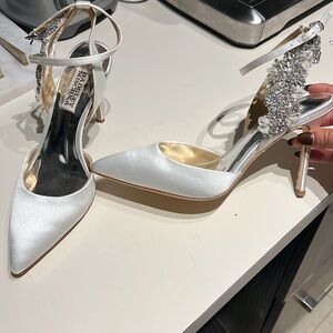 Badgley Mischka White Pump